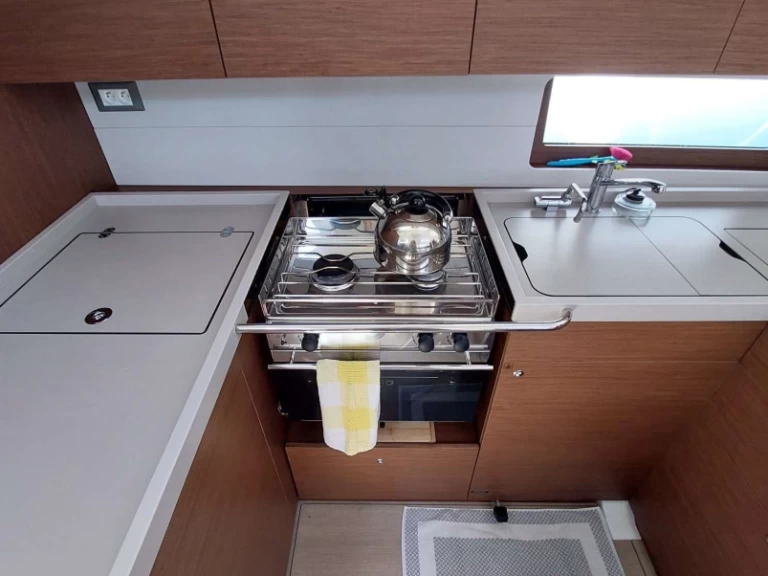 Bénéteau Oceanis 51.1 między profesjonalistami a osobami prywatnymi w Gouvia