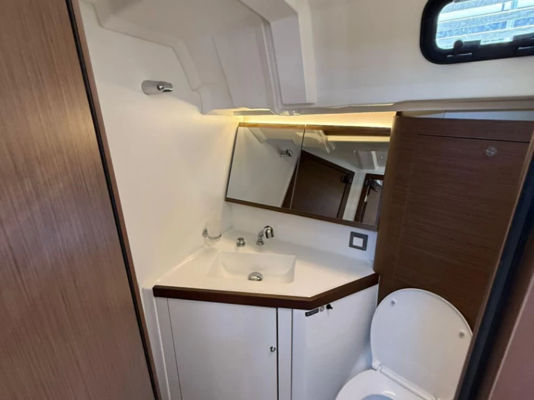 Wynajmij Żaglowiec z lub bez skippera Bénéteau w Lavrio