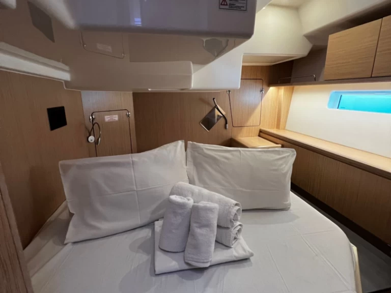 Wynajmij Żaglowiec z lub bez skippera Bavaria w Lavrio