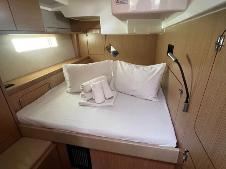 Wynajem Żaglowiec Bavaria z patentem 