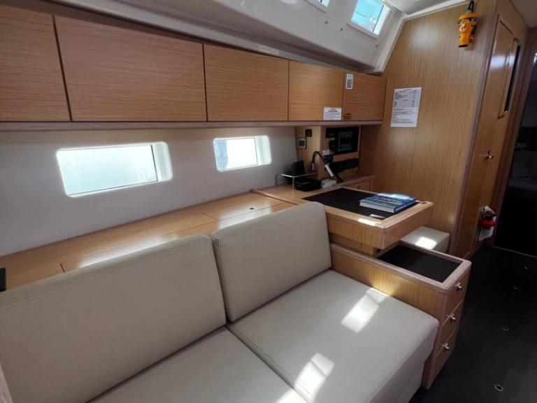 Żaglowiec do wynajmu w Lavrio w najlepszej cenie