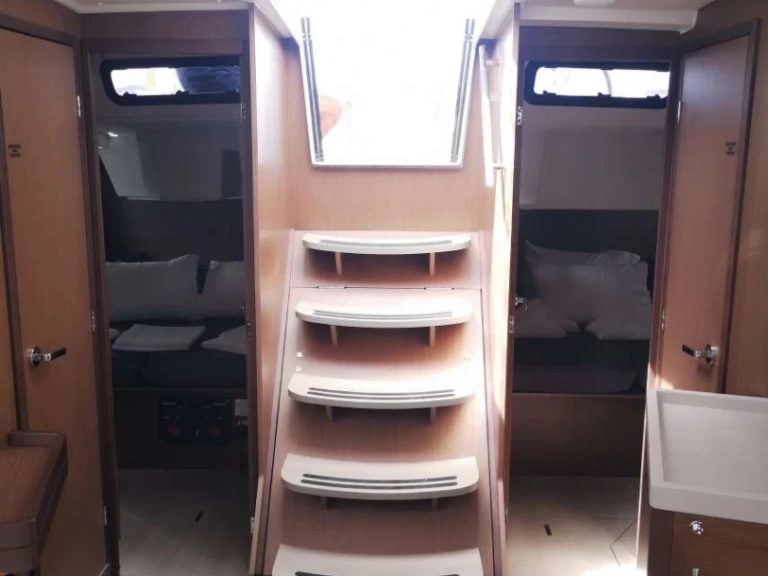 Bénéteau Oceanis 46.1 między profesjonalistami a osobami prywatnymi w Lavrio