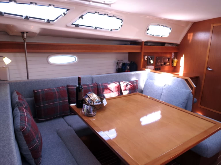 Bavaria Bavaria 43 Cruiser między profesjonalistami a osobami prywatnymi w Goecek