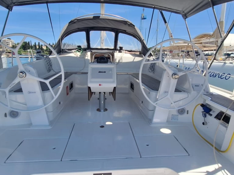 Wynajem Żaglowiec Bavaria z patentem 