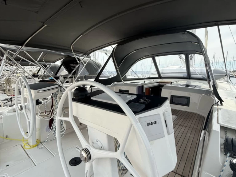 Bavaria Bavaria C46 między profesjonalistami a osobami prywatnymi w Preveza