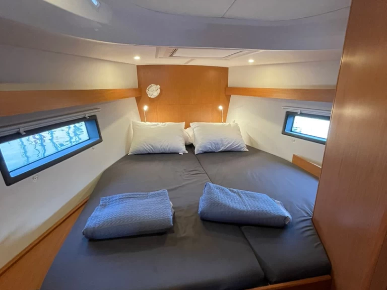Wynajem łodzi Bavaria Bavaria C42 w Alimos na SamBoat 