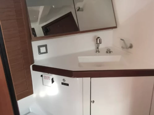 Bénéteau Oceanis 46.1 między profesjonalistami a osobami prywatnymi w Preveza