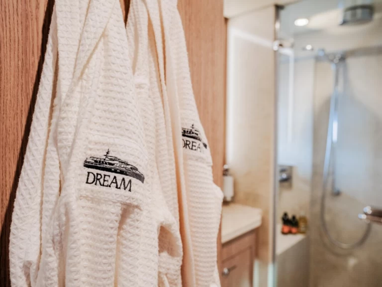 Wynajem Luksusowy jacht w Sibenik -  Luxury Motor Yacht 