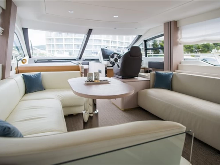 Wynajem Motorówka Azimut z patentem 