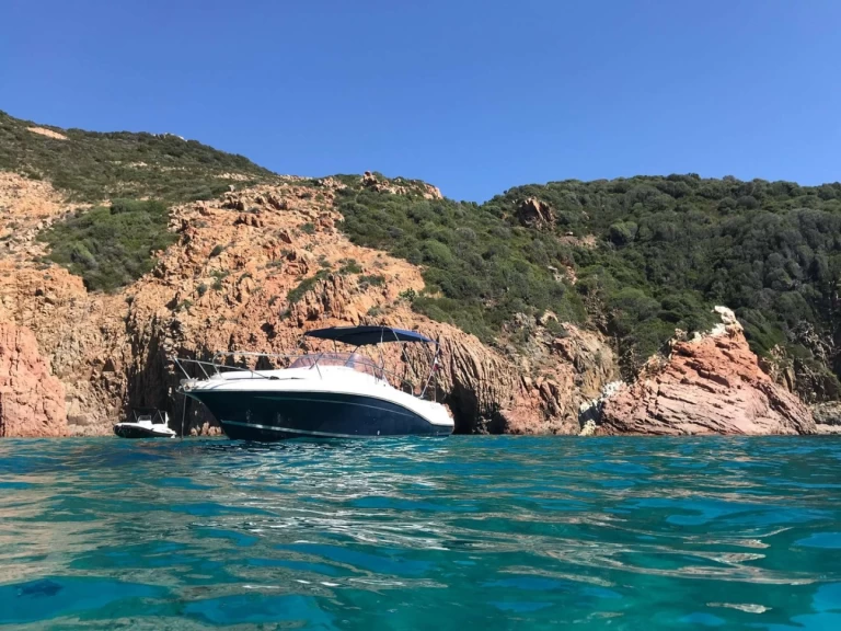 Wynajem Motorówka Jeanneau z patentem 