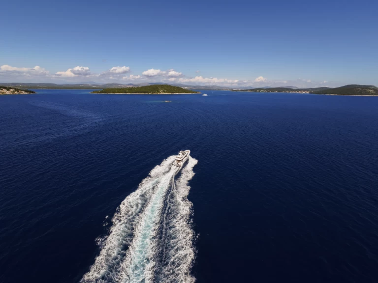 Azimut Azimut Magellano 60 między profesjonalistami a osobami prywatnymi w Sibenik