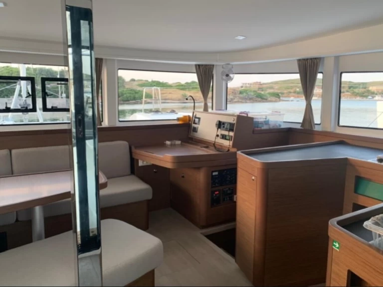 Wynajem łodzi Lefkáda tanio Lagoon 42