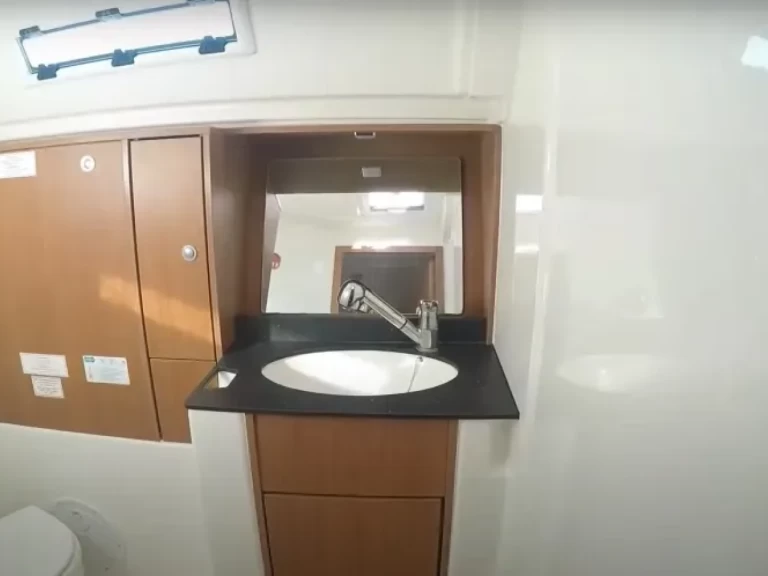 Wynajem Żaglowiec Bavaria z patentem 