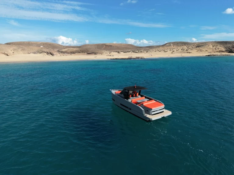 Wynajmij De Antonio De Antonio D32 Open w Playa Blanca