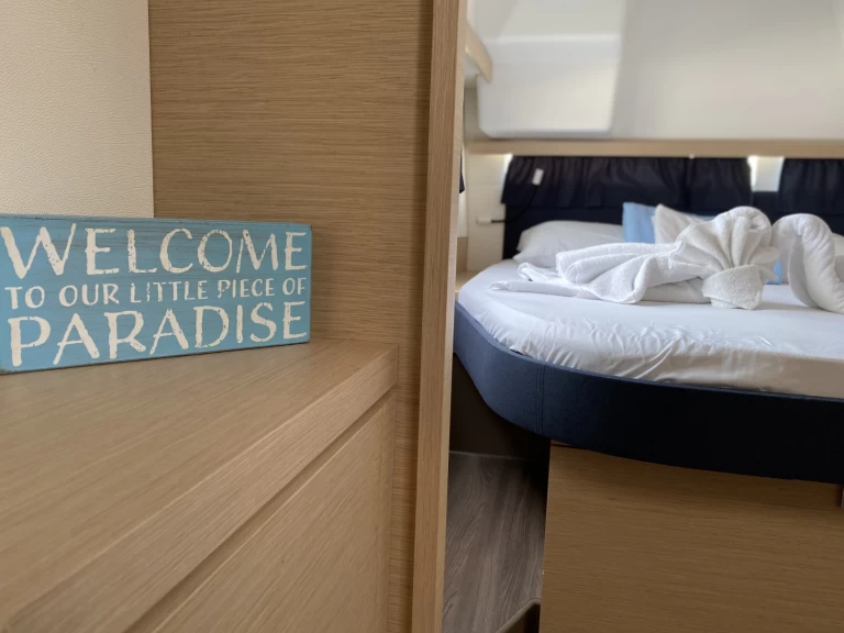 Wynajem Katamaran Fountaine Pajot z patentem 