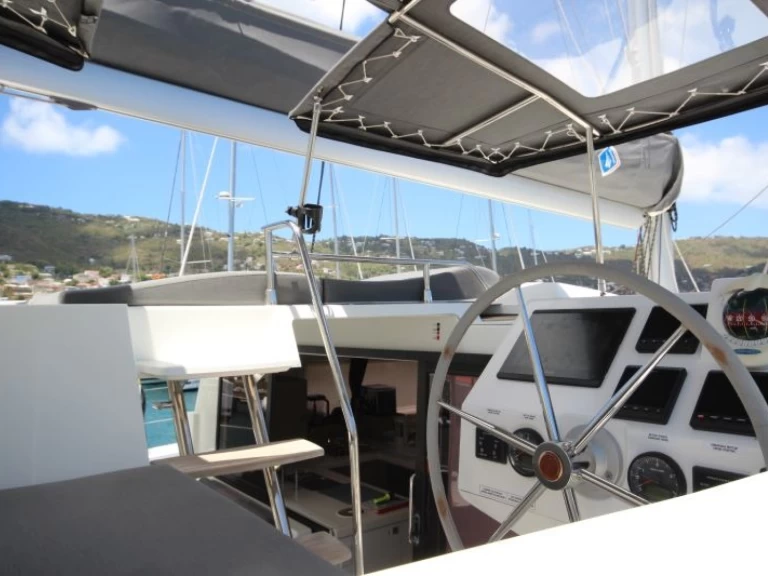 Wynajem Katamaran Fountaine Pajot z patentem 