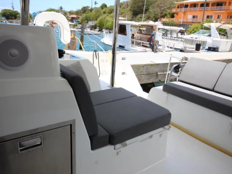Wynajmij Fountaine Pajot Astrea 42 w Road Town