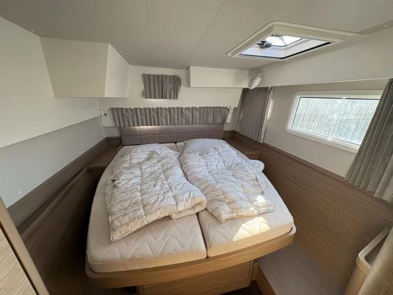 Wynajem Katamaran Lagoon z patentem 