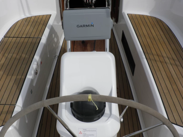 Wynajem łodzi Sukosan tanio Cruiser 33