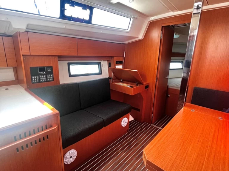 Wynajem Żaglowiec Bavaria z patentem 