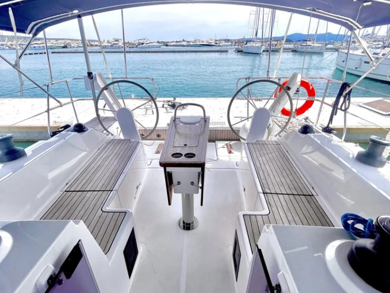 Bavaria Bavaria C 38 między profesjonalistami a osobami prywatnymi w Sukosan