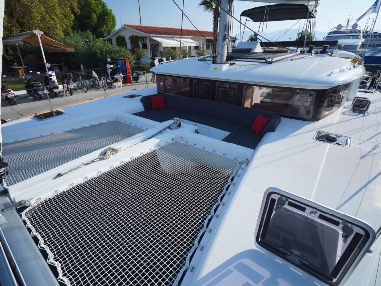 Wynajem Katamaran Lagoon z patentem 