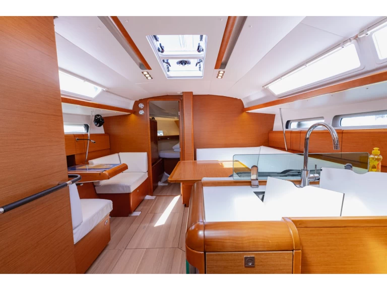 Wynajmij Jeanneau Sun Odyssey 419 w Kastel Gomilica