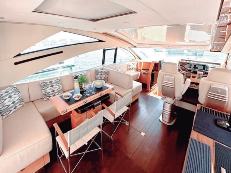 Luksusowy jacht do wynajmu w Ibiza Town w najlepszej cenie