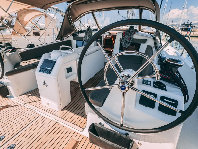 Żaglowiec do wynajmu w Kastel Gomilica w najlepszej cenie