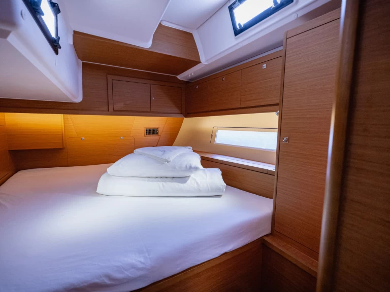 Wynajem Żaglowiec w Kastel Gomilica - Dufour Dufour 470 owner layout