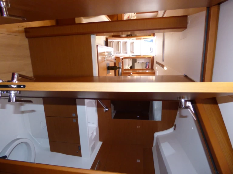 Wynajmij Jeanneau Sun Odyssey 519 w Kastel Gomilica