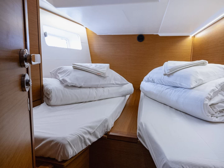 Żaglowiec do wynajmu w Kastel Gomilica w najlepszej cenie