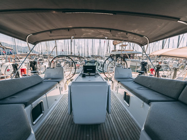 Jeanneau Jeanneau 54 między profesjonalistami a osobami prywatnymi w Kastel Gomilica