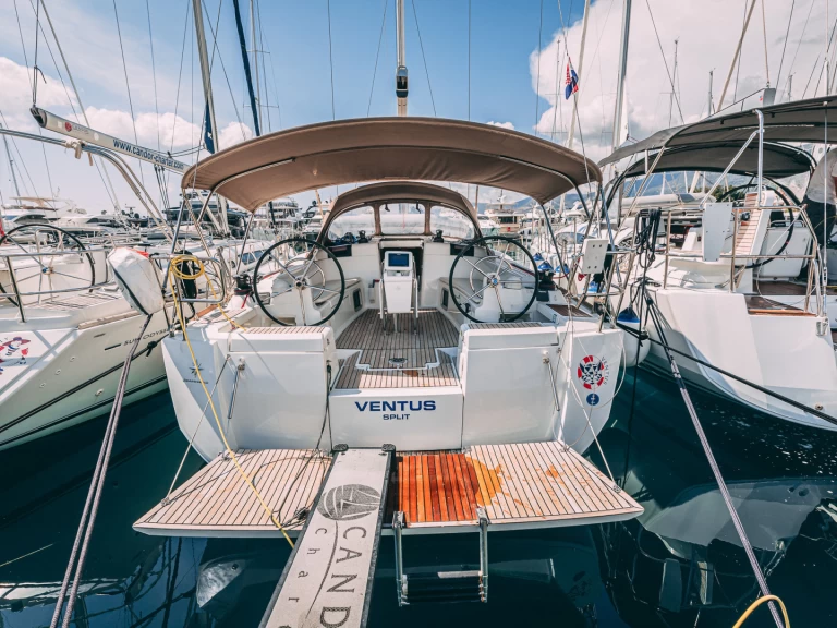 Wynajmij Jeanneau Sun Odyssey 449 w Kastel Gomilica