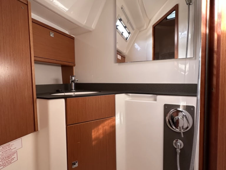 Bavaria Cruiser 46 między profesjonalistami a osobami prywatnymi w Drage