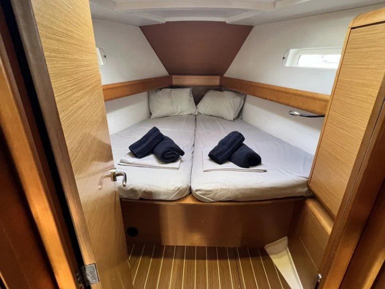 Wynajmij Jeanneau Sun Odyssey 439 w Alimos