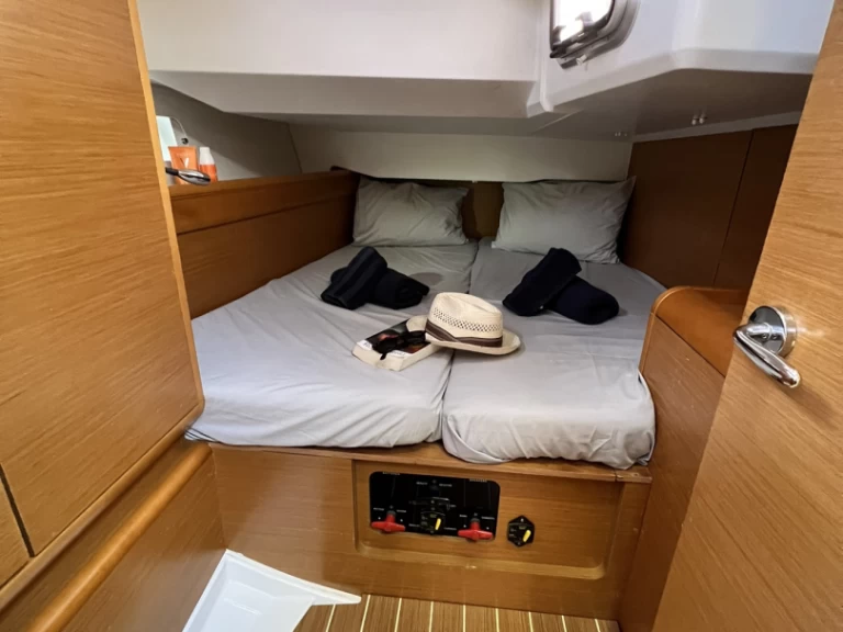 Wynajem Żaglowiec w Alimos - Jeanneau Sun Odyssey 439