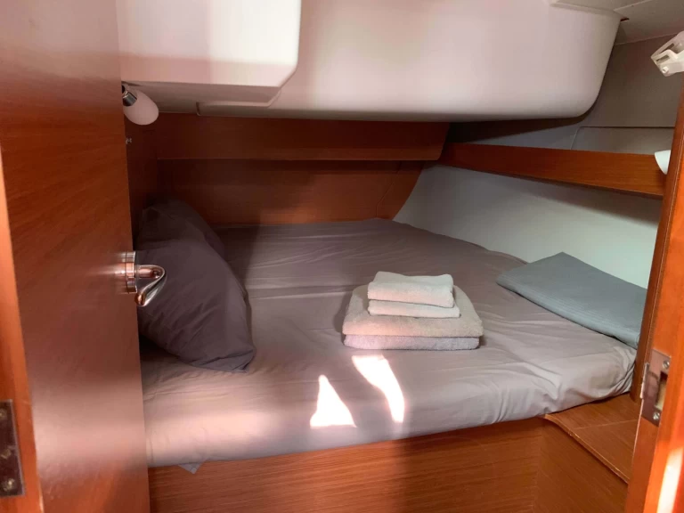 Dufour Dufour 460 Grand Large między profesjonalistami a osobami prywatnymi w Lavrio