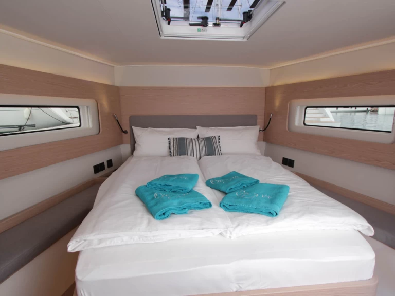 Bénéteau First 53 między profesjonalistami a osobami prywatnymi w Lavrio