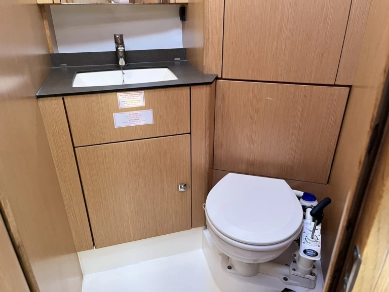 Wynajmij Bavaria Cruiser 41 w Lavrio