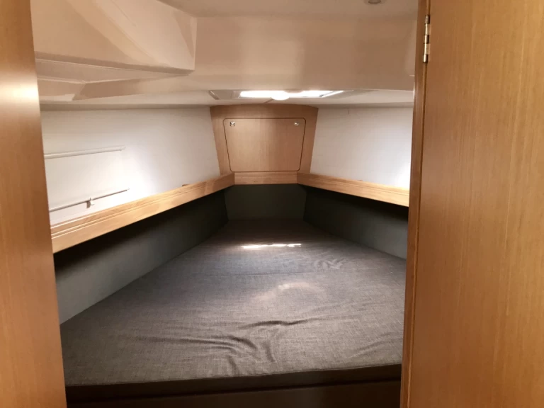 Wynajem łodzi Lavrio tanio Cruiser 41