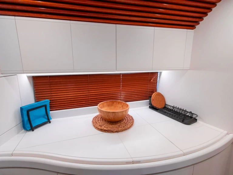 Wynajem łodzi Piraeus tanio Pershing 52