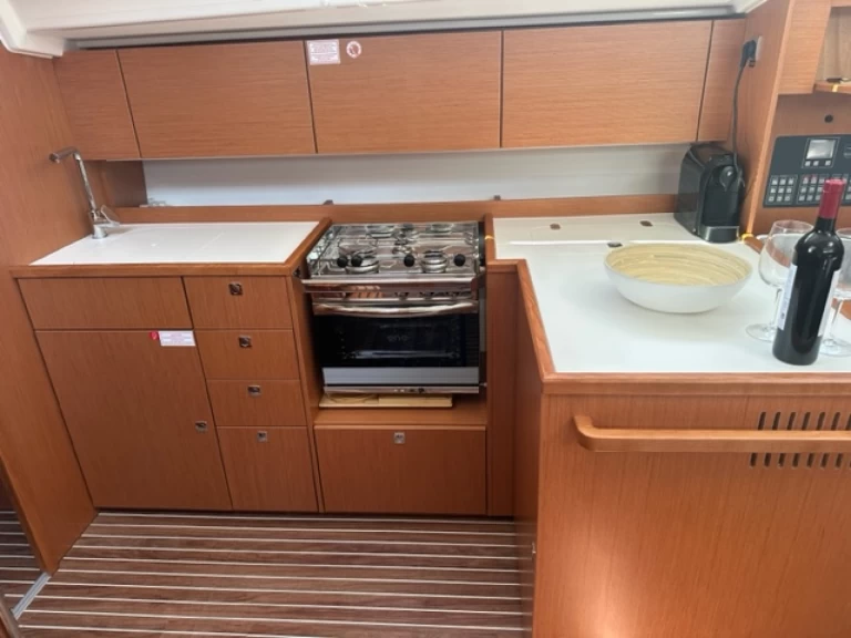 Wynajem Żaglowiec Bavaria z patentem 