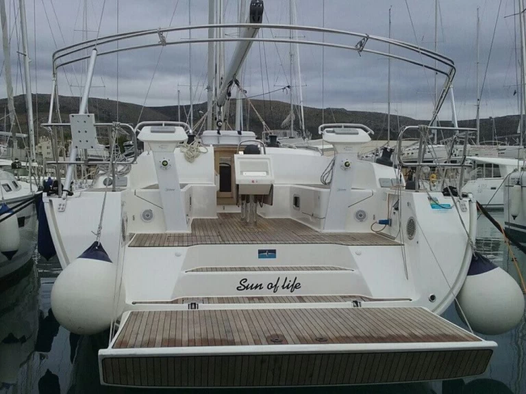 Bavaria Cruiser 46 między profesjonalistami a osobami prywatnymi w Primosten