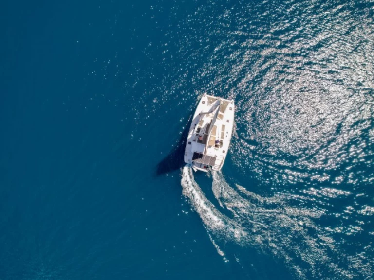 Wynajem Katamaran Lagoon z patentem 