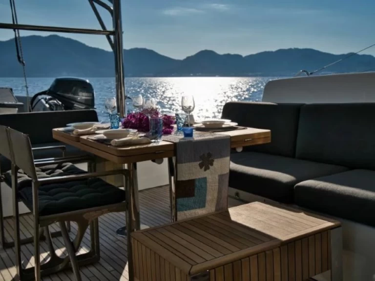 Wynajem Katamaran Lagoon z patentem 