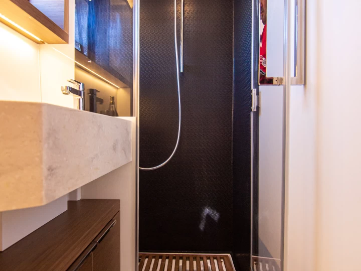 Wynajem Katamaran Lagoon z patentem 