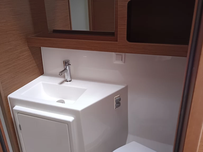 Lagoon Lagoon 42 między profesjonalistami a osobami prywatnymi w Capo d'Orlando