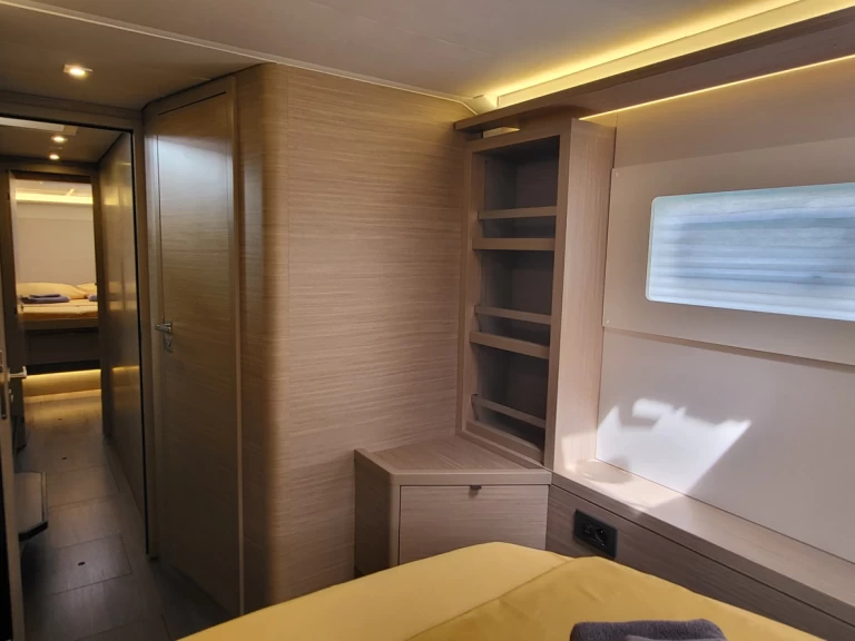 Wynajem Katamaran Lagoon z patentem 