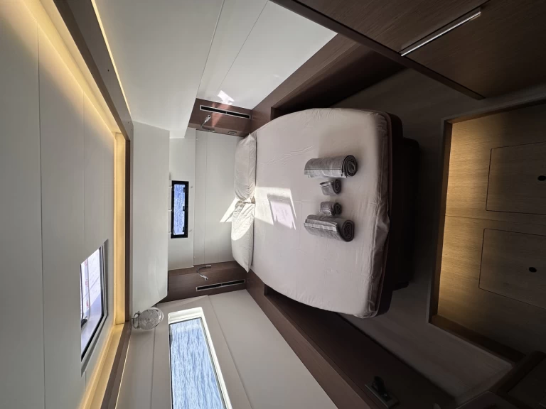 Wynajem Katamaran Lagoon z patentem 